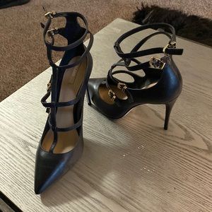 Aldo black pump heel.